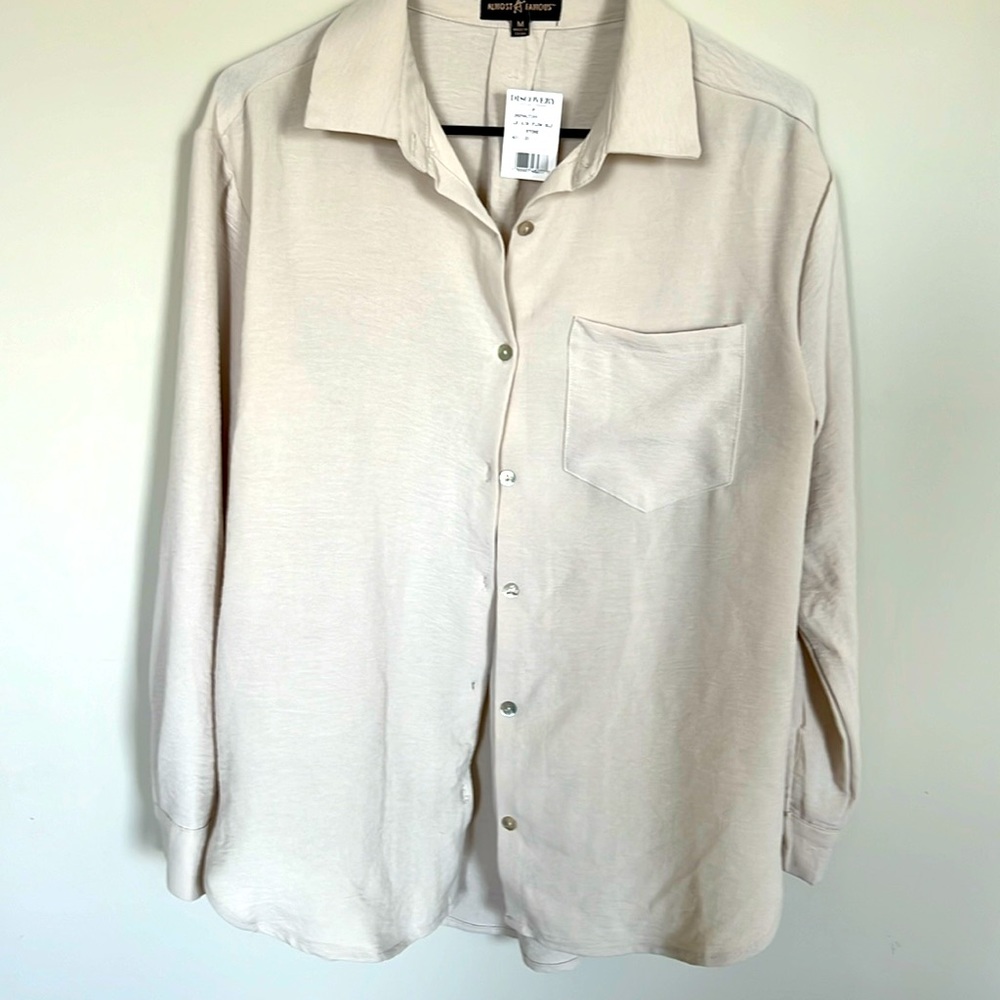 Almost Famous Loose, Reverse Pleat Back, Stone Colored sz Med Blouse